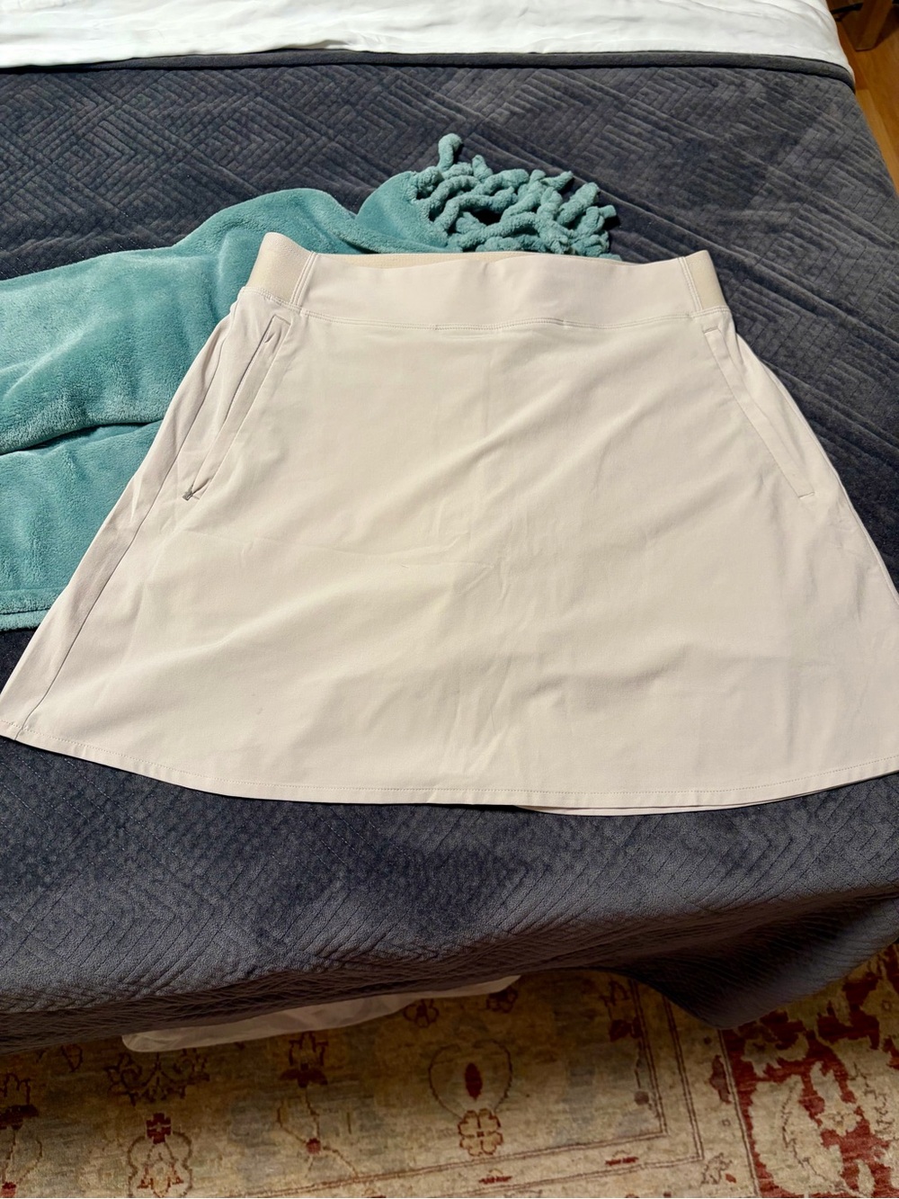 Athleta light Khaki/ Bone A-Line Active Skort with Side Pockets
